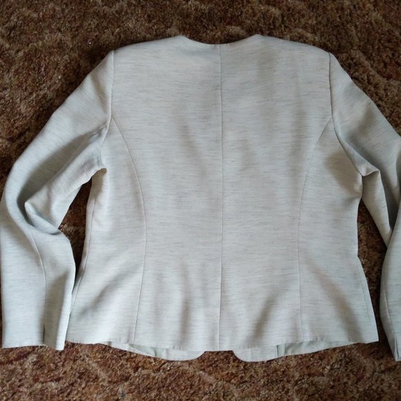 Bellessa Light Olive Green Long Sleeve Blazer - Picture 8 of 9